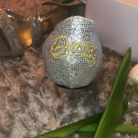 Shoes - Picture 5 of 7